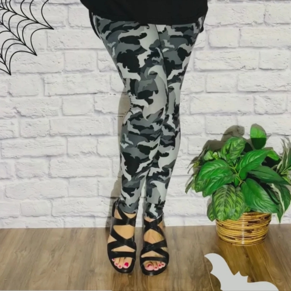 MomMe & More Bat Leggings
